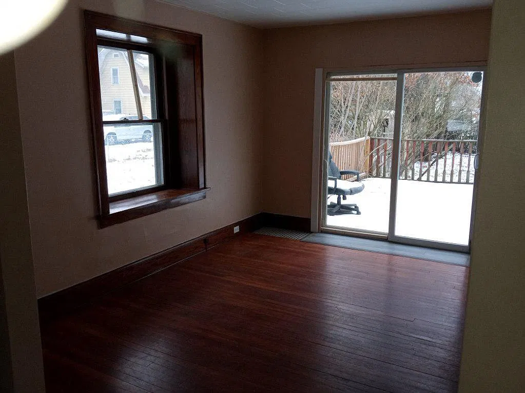 4 bed, 1400 sqft, $1,300 — Photo 2