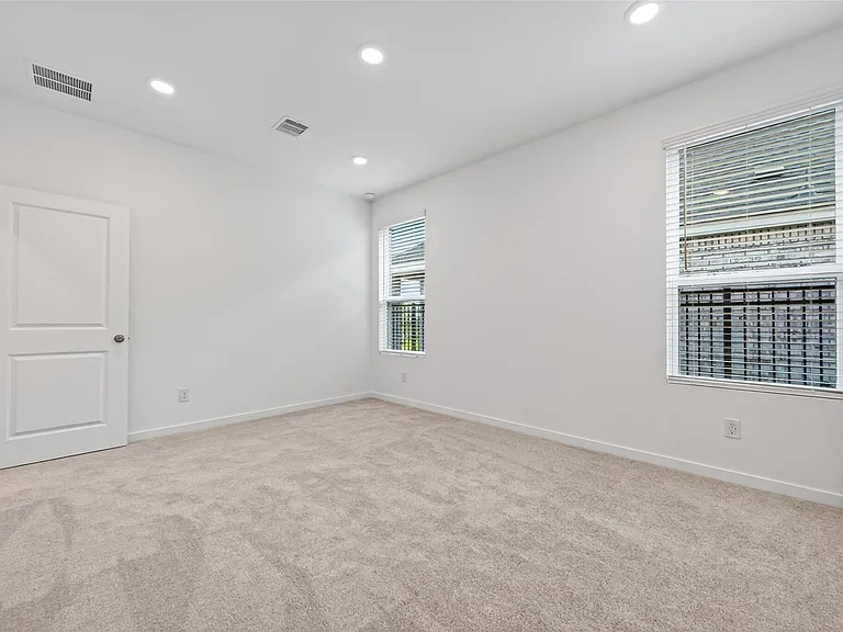 27435 Sunterra Village Dr — Photo 21