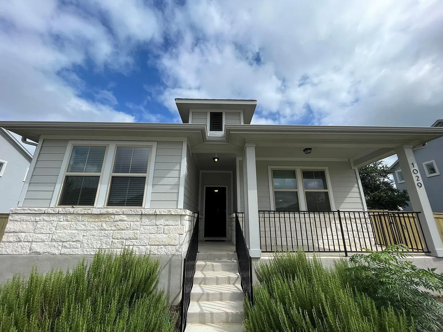 4 bed, 3.0 bath, 2011 sqft, $2,195 — Photo 2