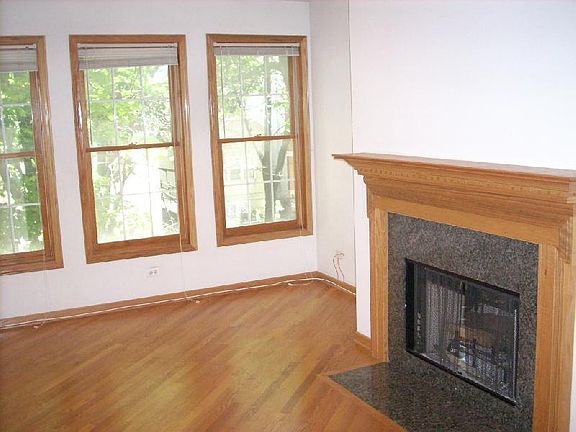 4th image of 2732 N Wayne Ave #2N
