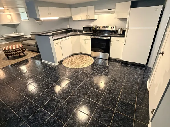 40 Ayres Dr #L, Stamford, CT 06905