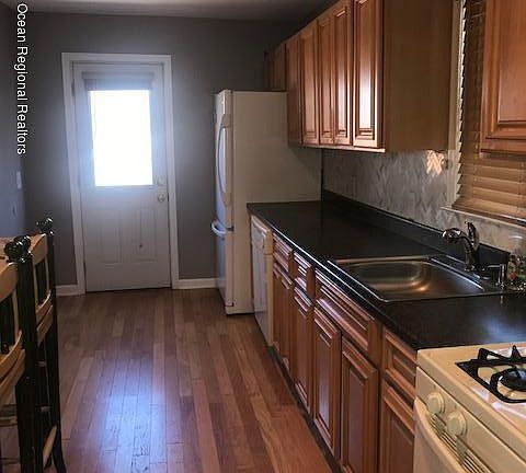 3rd image of 23 Essex St