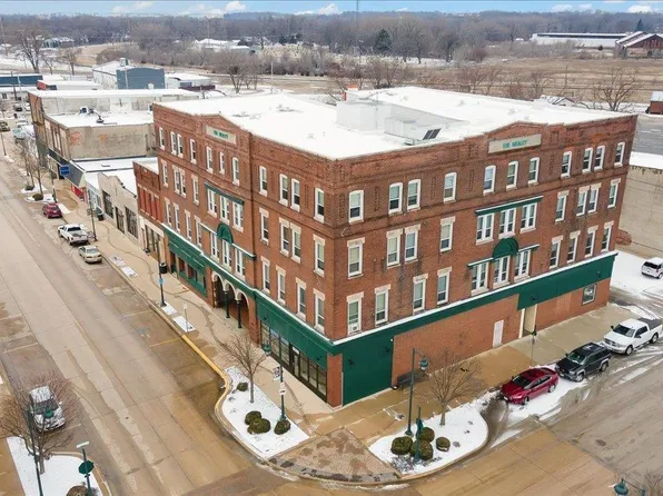 102 S Frederick Ave, Oelwein, IA 50662