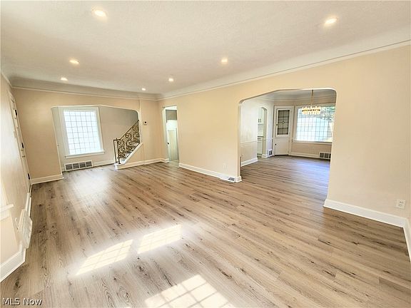 3rd image of 1166 Argonne Rd