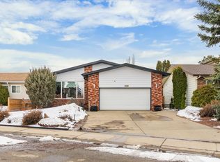 8427 152b Ave NW, Edmonton, AB T5E 6G1