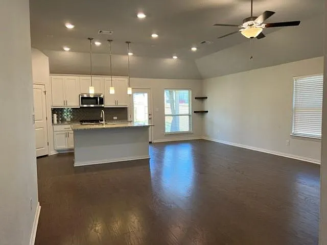 Building Photo - 272 Eagle Ford Dr