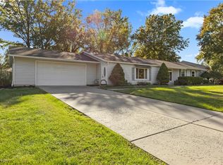 1246 Spruce Tree Ln, Amherst, OH 44001