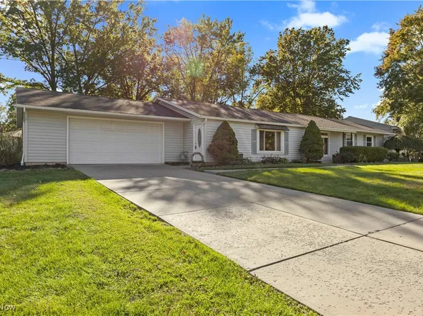 1246 Spruce Tree Ln, Amherst, OH 44001