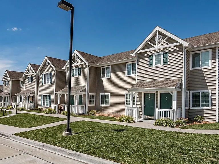 Hickory Hills Residences — Photo 6