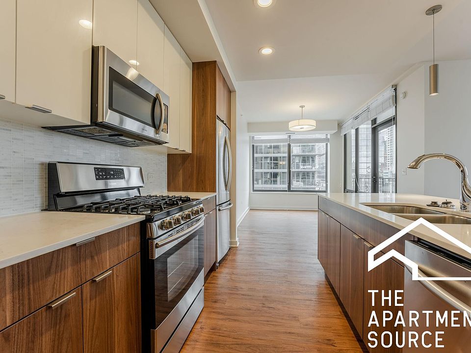 1st image of 708 N Wells St Floor 2