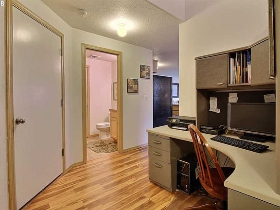 4th image of 1100 W 32nd Pl