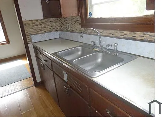 3 bed, 1062 sqft, $1,300 — Photo 3
