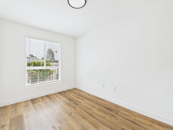 4th image of 1185 Myra Ave APT 306