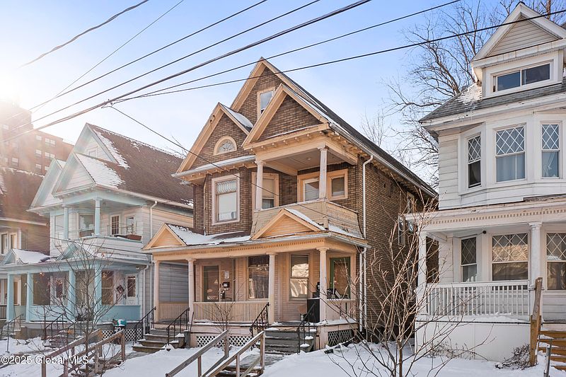 3rd image of 428 Hudson Avenue