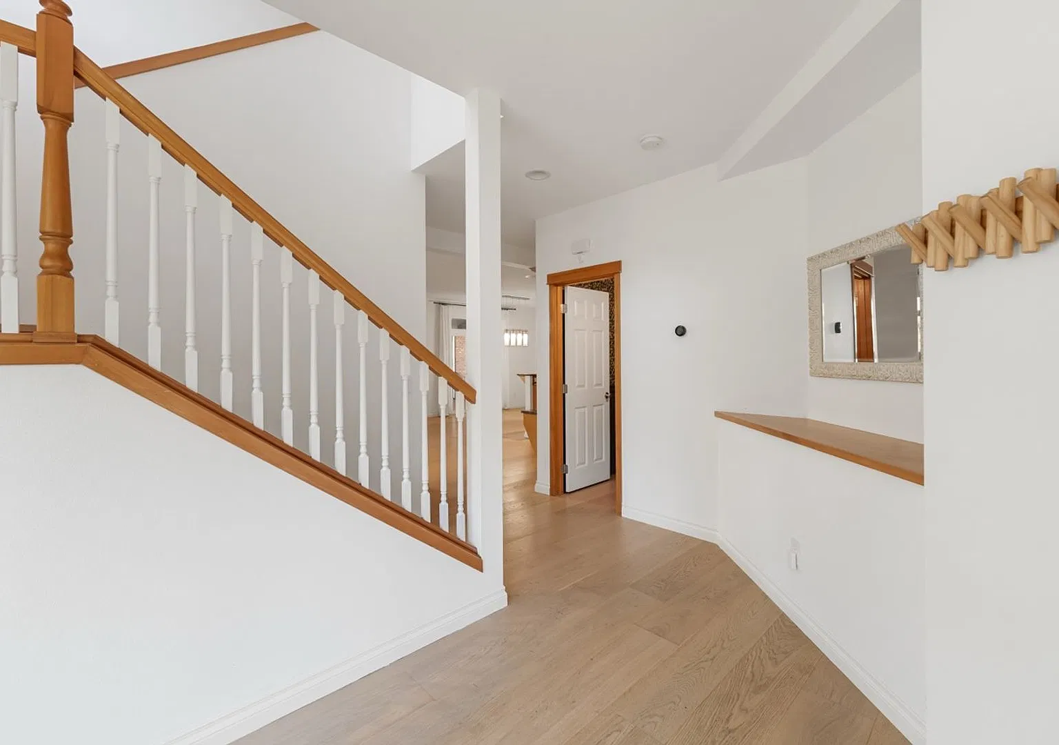 Beautiful Martha lake home available now! — Photo 3