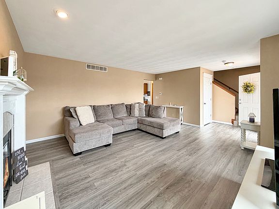 5th image of 12411 Barberry Dr