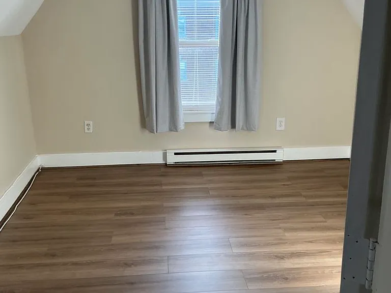 28 Russell St #3 — Photo 9