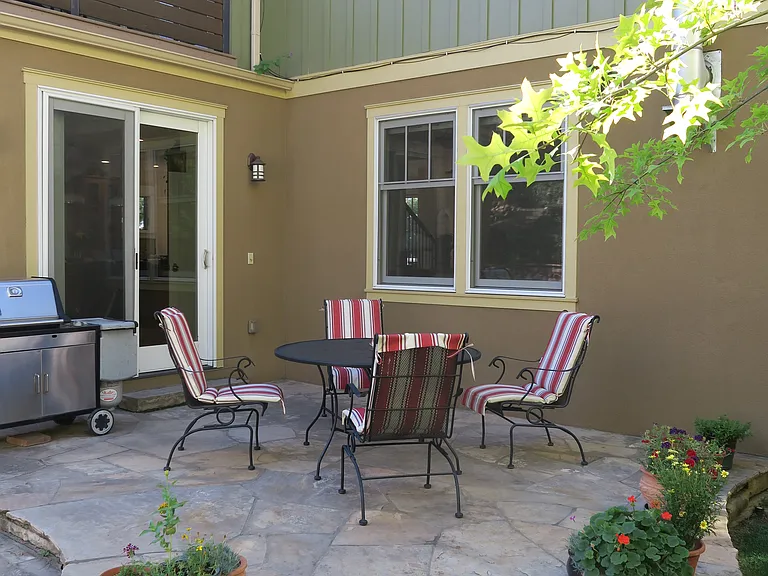 2335 Panorama Ave — Photo 10