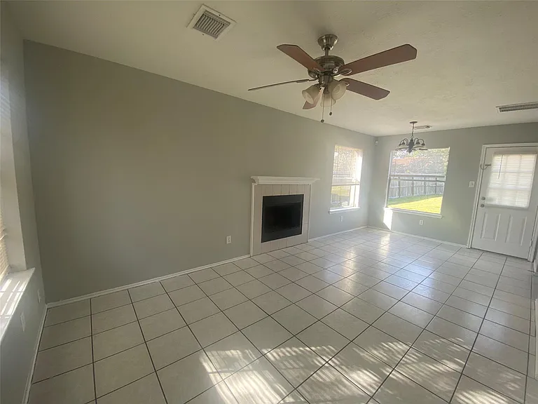 14007 Oleoke Ln — Photo 3