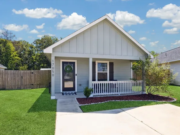 17050 Marie Village Dr, Conroe, TX 77306