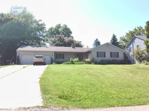 3547 W Hiawatha Dr, Okemos, MI 48864