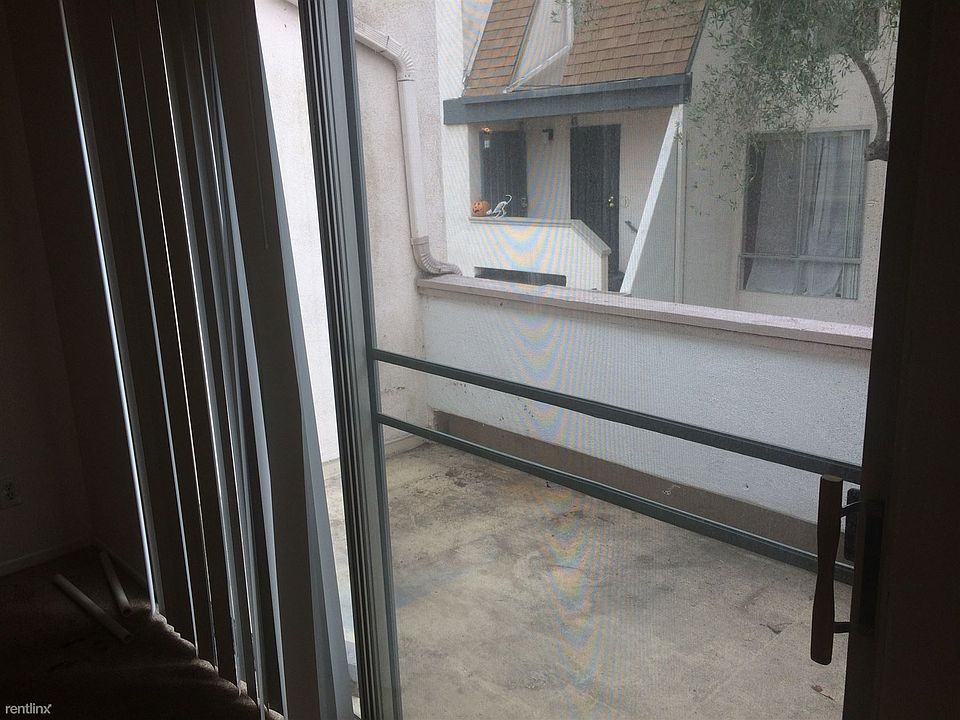 Relaxing open patio/deck to enjoy!