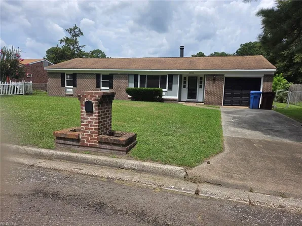 3232 Sir Meliot Dr, Chesapeake, VA 23323