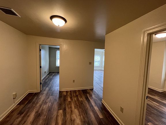 4th image of 831 W Walnut St APT 5