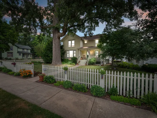 184 N Oak St, Hinckley, IL 60520