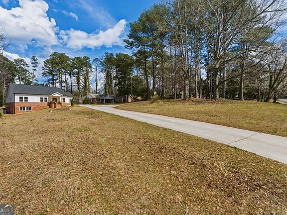 3rd image of 2515 Hogan Rd