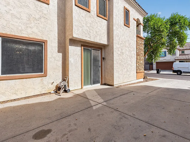 12034 W Polk St — Photo 46