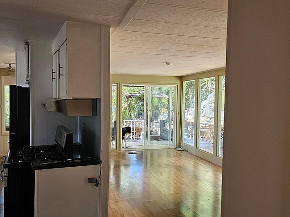5th image of 132 Rosea Dr