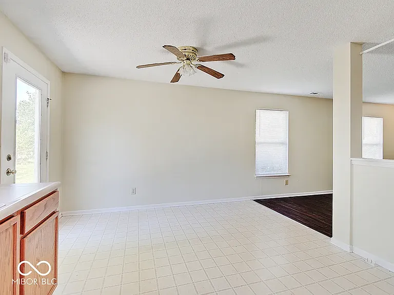 2372 Summerwood Ln — Photo 7