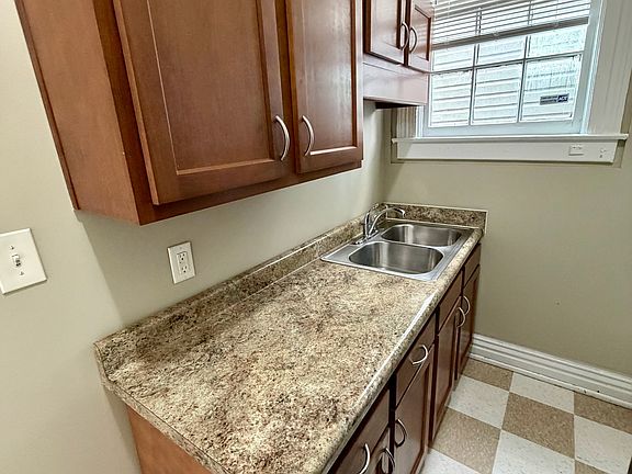 5th image of 2117 Grinstead Dr #1
