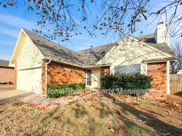 2113 NE 9th St, Moore, OK 73160