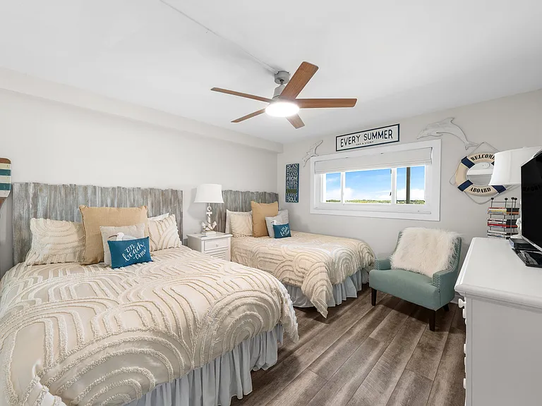 5801 Thomas Dr #818 — Photo 38