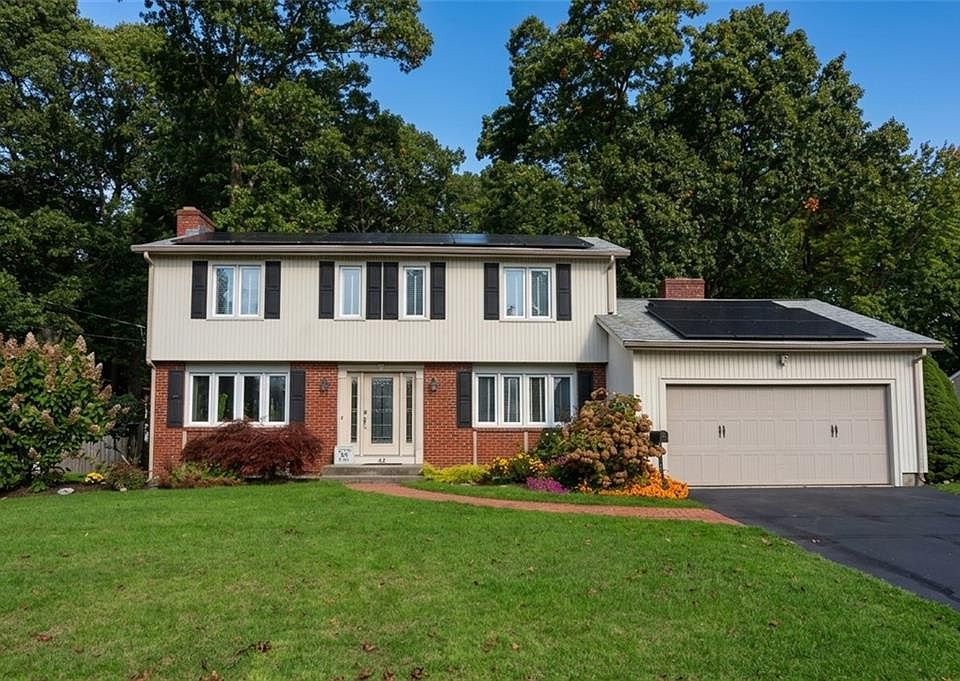 1st image of 42 Tanglewood Dr E