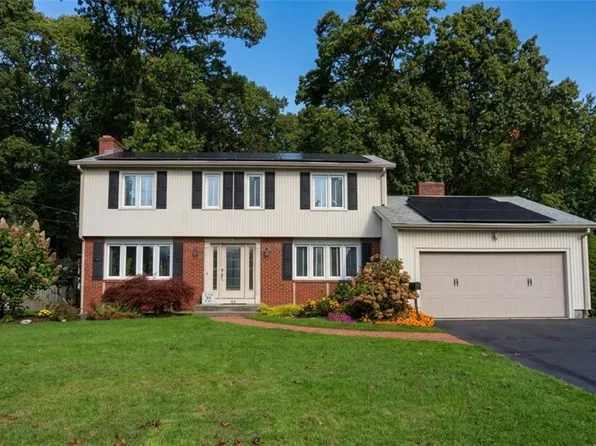 42 Tanglewood Dr E, Riverside, RI 02915
