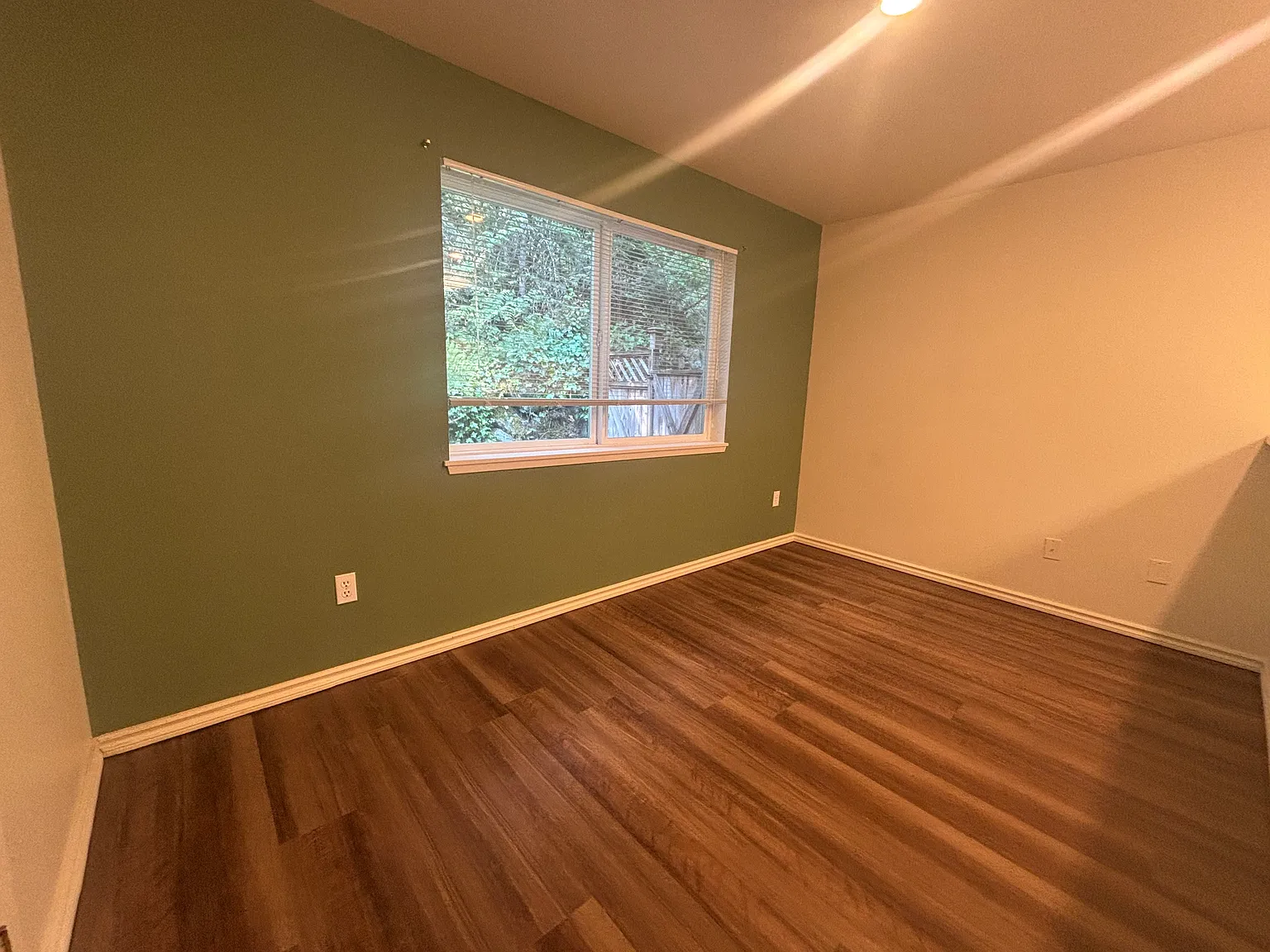 3 bed, 2.5 bath, 1401 sqft, $2,400 — Photo 3
