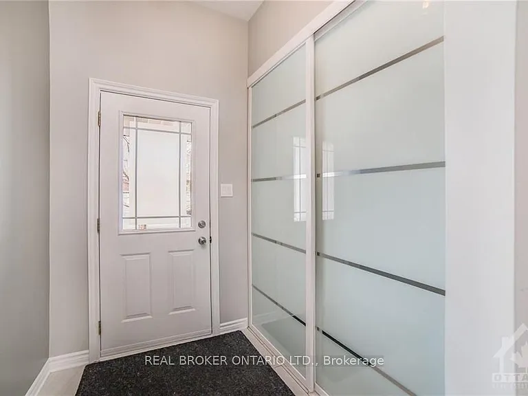 222 Meadowbreeze Dr — Photo 4