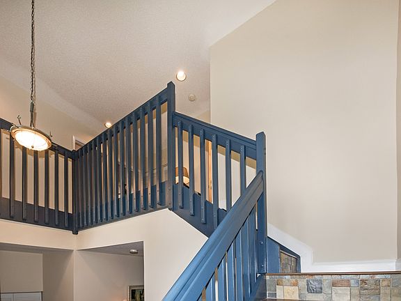 5th image of 728 Stanton Dr