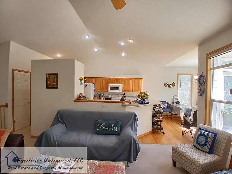 3402 Green Spring Dr — Photo 7
