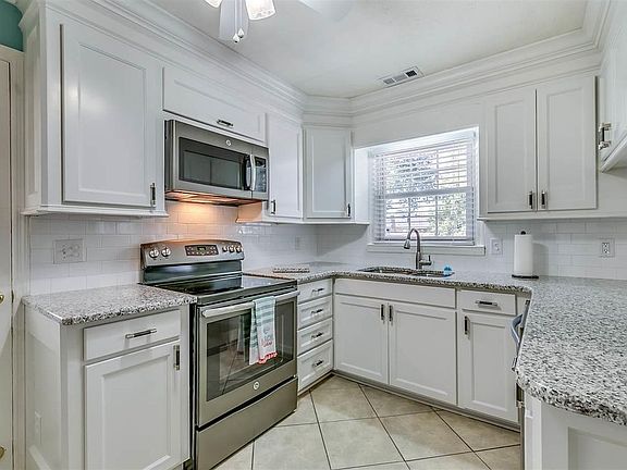 3rd image of 7703 Brentwood Dr