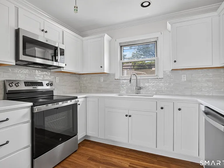 272 Elm St #UPSTAIRS — Photo 12