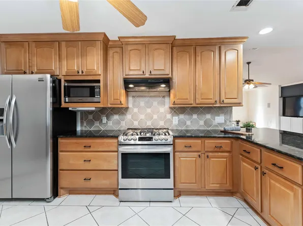 606 Packer Ct, Webster, TX 77598