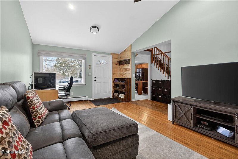 2nd image of 809 Sacandaga Road