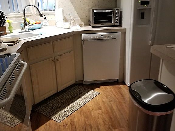 Kitchen, Pergo floor