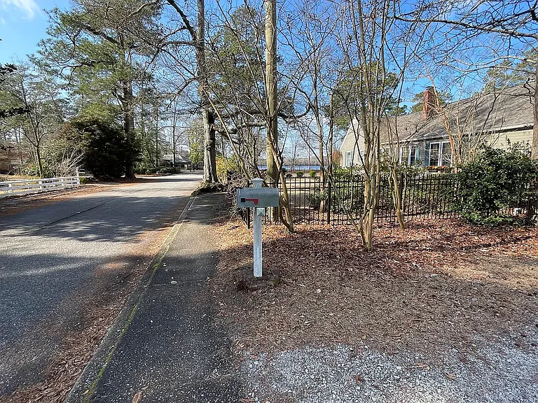 208 Greenwood Ave #B — Photo 32