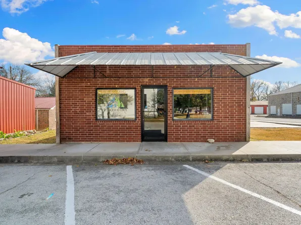 103 4th Street, Pineville, MO 64856