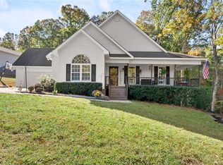 125 Rainbow Cir, Cleveland, GA 30528